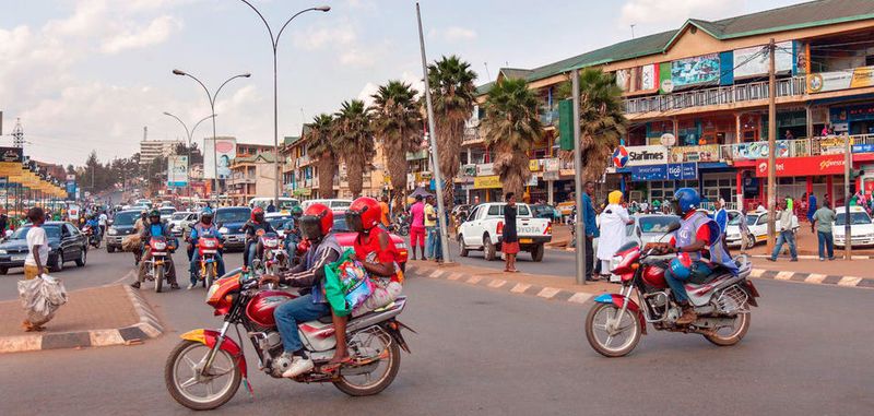 Aktuell fahren fahren hauptsächlich Motorradtaxis durch Ruandas Hauptstadt Kigali. Dank neuer Mobilitätskonzepte soll nun aberdie individuelle Mobilität erheblich gefördert werden.