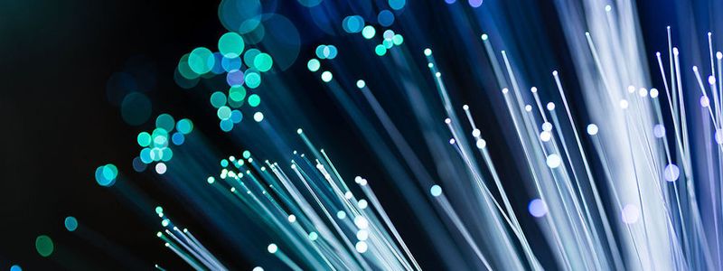 Die Anforderungen an Glasfasernetze im Rechenzentrum erlauben kaum Dämpfung. Mithilfe von Patch-Kabeln lässt sich diese überprüfen.