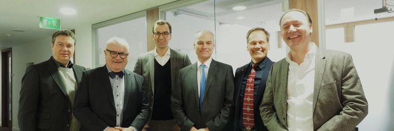 Matthias Kammer (DIVSI) , Staatsrat Henning Lühr, Marc Monich(Mach AG), Holger Wosnitza (Materna) , Jochen Michels (Fujitsu Technology) und MArc Reinhardt (Capgemini) (v.l.)
