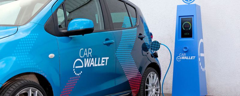 Die Anwendung „Car eWallet“ soll sichere Finanztransaktionen ermöglichen – zum Beispiel das Bezahlen an Ladesäulen.