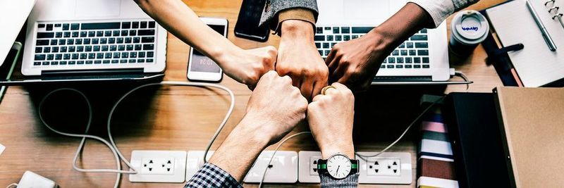 Bevor DevOps in der gesamten Organisation umgesetzt wird, sollte man zunächst einmal mit einem kleinen Team beginnen.