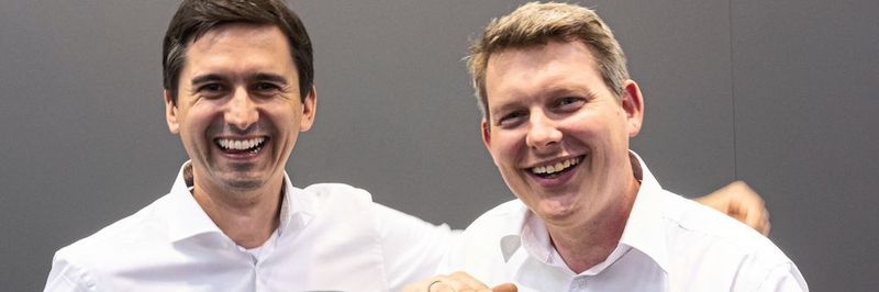 Dr. Jens Kotlarski und Matthias Dagen (rechts) mischen von Hannover aus den wachsenden Markt der kollaborierenden Roboter auf.