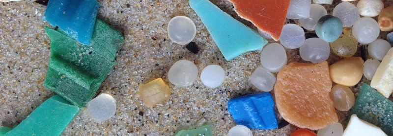 Mikroplastik an Frankreichs Atlantikküste.
