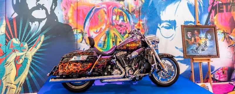 Stilikonen unter sich: Harley-Davidson und Rock'n'Roll passen einfach zusammen.