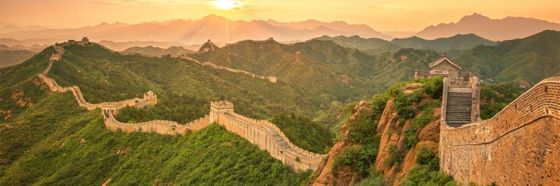 Einst schützte die Chinesische Mauer das Land vor realen Feinden – heute soll die so genannte „Great Firewall of China“ das Reich der Mitte gegen "virtuelle Feinde" absichern.