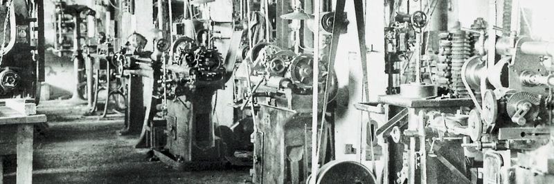 In den 1930er Jahren wurden die Arbeitsmaschinen über Transmissionsriemen angetrieben.