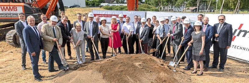 Der Startschuss: Die EWM AG feierte in Mündersbach den Spatenstich für ein neues Verwaltungsgebäude sowie eine neue Produktions- und Logistikhalle.