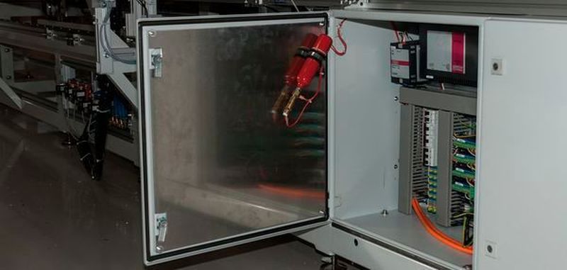 Für größere Volumen kommen die Minifeuerlösch-Einheiten zum Einsatz. Die AMFE lässt sich in ein Elektrogerät oder Schaltschrank verbauen.