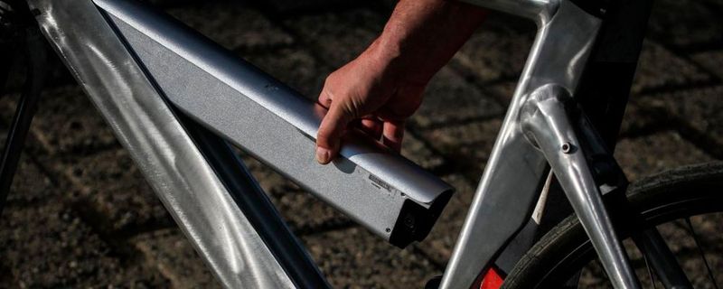 Sommerhitze schadet dem Akku von E-Bikes.