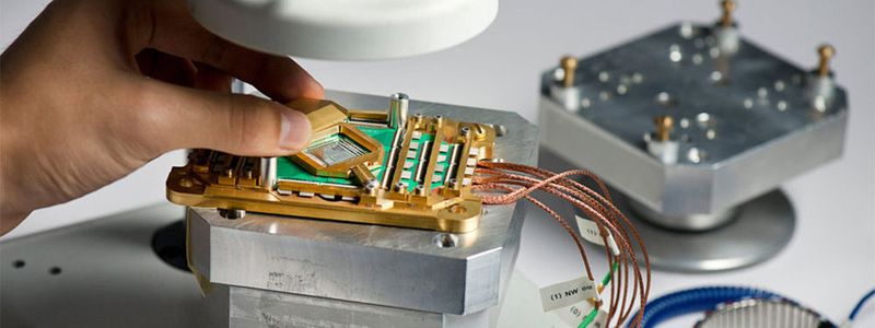 Fortschritt: Der D-Wave Quantencomputer „2000Q“ konnte dafür verwendet werden, Phasenübergänge in einem quantenmechanischen System, dem so genannten Querfeld Ising-Modell, vorherzusagen.