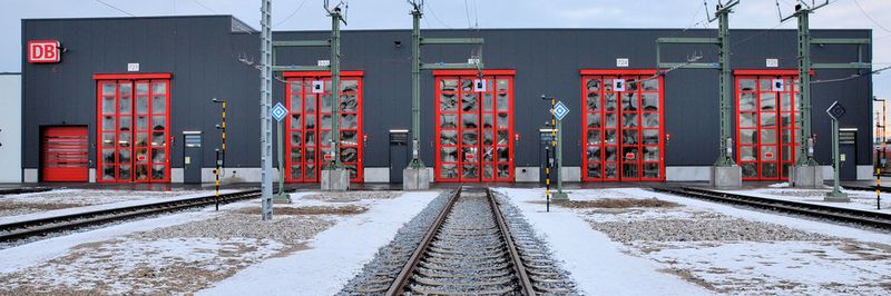 Weil DB Regio Bayern auf die Zuverlässigkeit von Efaflex setzt, konnten die Torspezialisten aus Bruckberg einen Auftrag über die Torlieferung für Deutschlands moderenste Zugwerkstatt verbuchen.