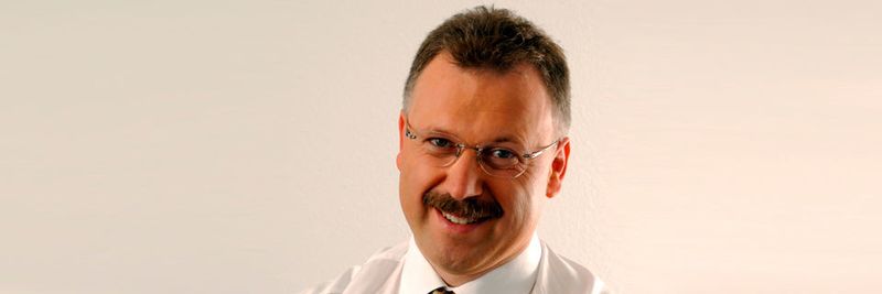 „Die Administratoren haben einen Migrationsschritt vor sich“, erklärt Gerhard Schlabschi, EMEA-Direktor für Cloud-Technology bei Oracle. „Sie entwickeln sich zum Daten-Manager.“
