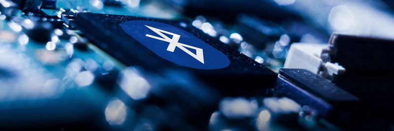 Das Bluetooth-Protokoll kann derzeit angegriffen werden, es lohnt sich Updates zu installieren.