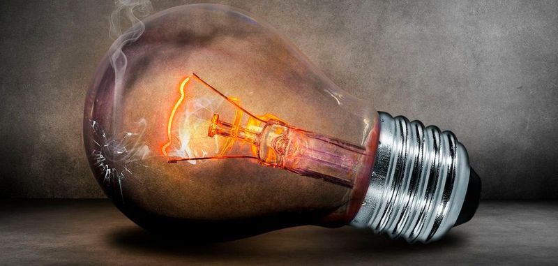 Das Ende einer Ära: Die Glühlampe steht sinnbildlich für das klassische Leuchtengeschäft bei Osram. Doch mit Allgemeinbeleuchtung lässt sich kein Geld mehr verdienen. Die Zukunft sieht Osram Licht in LED-Halbleiter.