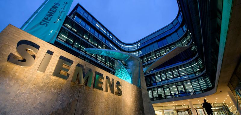 Die Skulptur „The Wings“ des Architekten Daniel Libeskind ist vor der Zentrale der Siemens AG zu sehen. Am 02.08.2018 präsentiert Siemens die Quartalszahlen.