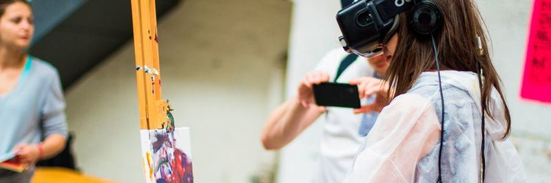 Mittlerweise gibt es schon zahlreiche Events zum Thema VR und AR im B2C-Bereich. Doch auch im B2B steigt der Trend zu Virtual Reality, um Produkte und Marken vorzuführen.