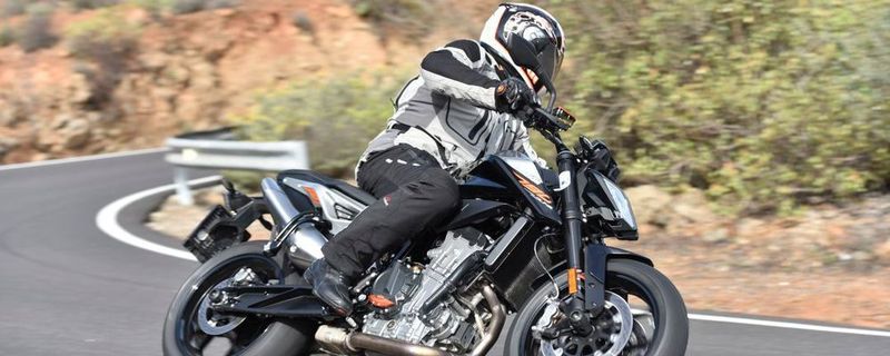 Die KTM 790 Duke in Aktion.