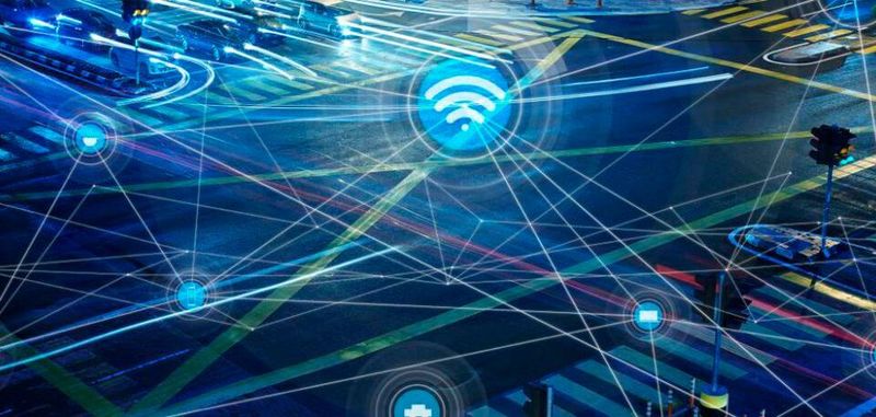 Zu Beginn der 2000er-Jahre trat plötzlich eCall auf den Plan und versprach Sicherheit und Hilfe im Unglücksfall, während Navigationssysteme den Autofahrern halfen, sich zurechtzufinden.