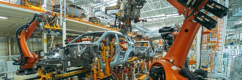 Einige Automobilproduzenten nutzen das SAP Warehouse Management, um ihre Fertigung zu unterstützen und transparenter zu machen.