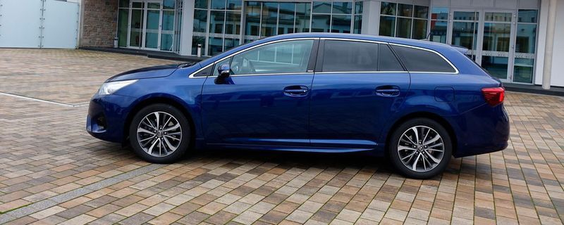 Der neue Toyota Avensis verfügt über ein modernes Design und Technik auf dem Stand der Technik.