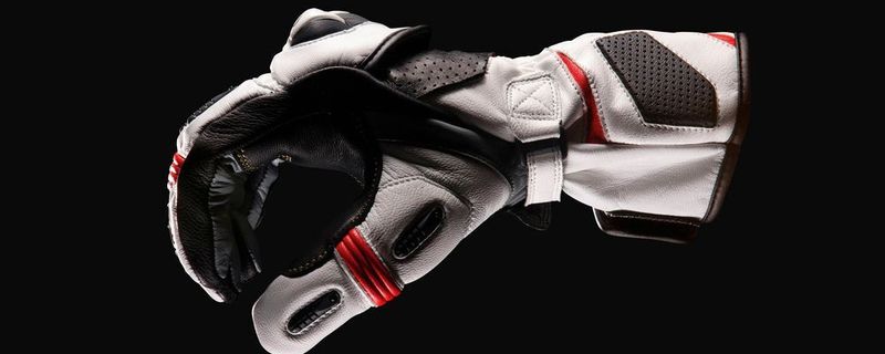 Der neue Handschuh Cay wird in vier Farbausführungen erhältlich sein.