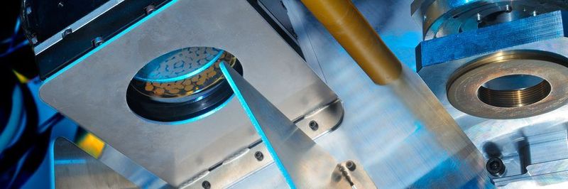 Für das EU-Projekt Ultra Surface entwickelter piezoelektrisch deformierbarer Spiegel, der dafür sorgt, dass sich der Laserstrahl mit Schaltzeiten von unter fünf Millisekunden und damit sehr schnell an die Bearbeitungssituation anpasst.