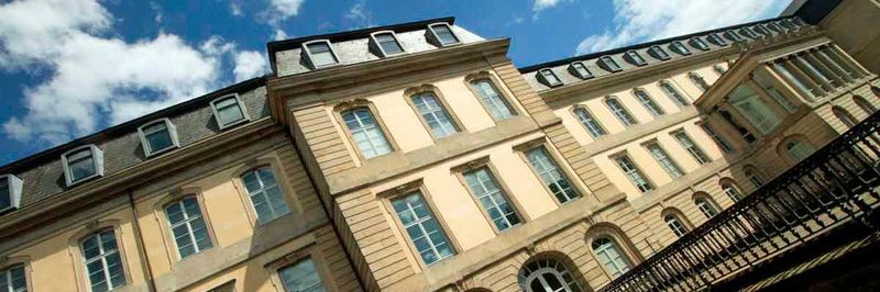 Die niedersäschische Landesregierung, hier im Bild das Parlamentsgebäude, setzt bei der Digitalisierung zunächst einen Schwerpunkt auf den Breitbandausbau