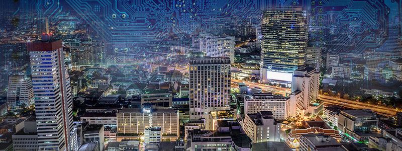 Die Zukunft der Gebäudetechnik ist digital und das wandelt die Gebäude in smarte: Das wiederum bringt Herausforderungen, viele Vorteile und IT mit Facility zusammen.