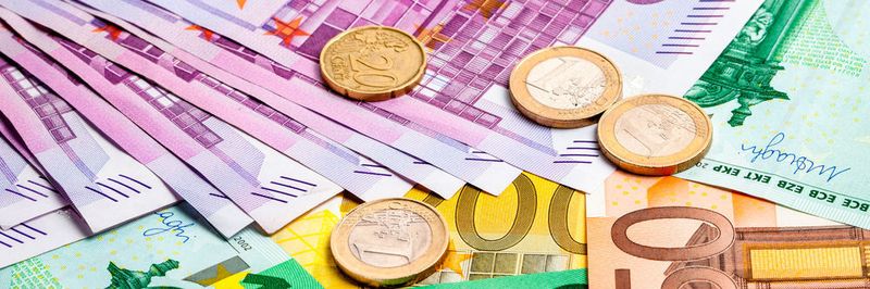 Chefs bei der Bank verdienen am besten, niedrige Einkommen gibt es im Kulturbereich und Gastronomiegewerbe.