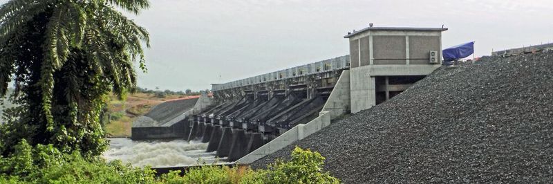 Seit Ende 2016 produziert der Mount Coffee Staudamm in Liberia wieder Strom vor allem für die Millionenstadt Monrovia. Eine intelligente IO-Link Installation verknüpft dabei über weite Strecken dutzende von Sensoren und Aktoren am Staudamm.