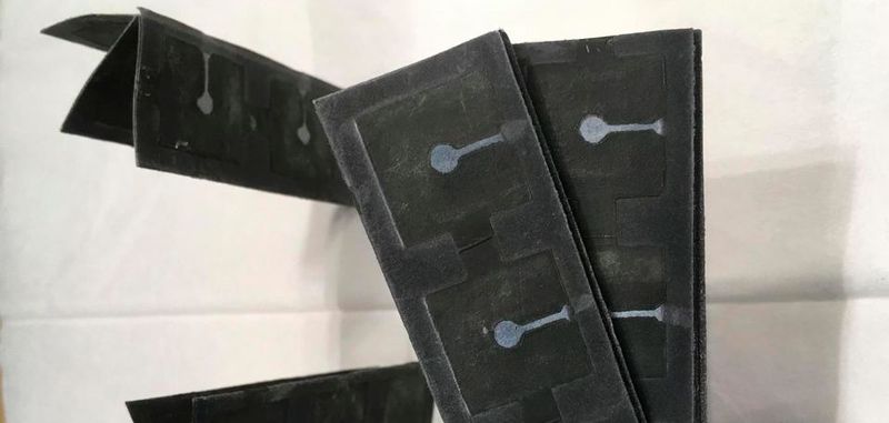 Die Forscher wollten eine preiswerte Papierbatterie entwickeln, die mit Bakterien betrieben wird und sich leicht in Einweggeräte wie Biosensoren integrieren lässt.