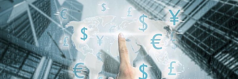 Im Vergleich zu Banken haben Fintechs häufig einen geringeren organisatorischen Aufwand und können Überweisungen ins Ausland daher günstiger anbieten.