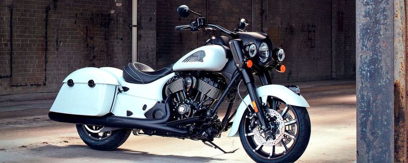 Die Indian Springfield Dark Horse erstrahlt nun auch in White Smoke.