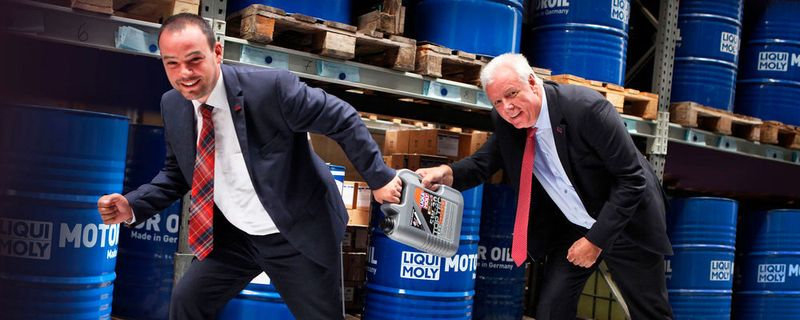 Nachfolger und Vorgänger in einem Bild: Christian Schwer (li.) und Werner Lehmkemper.
