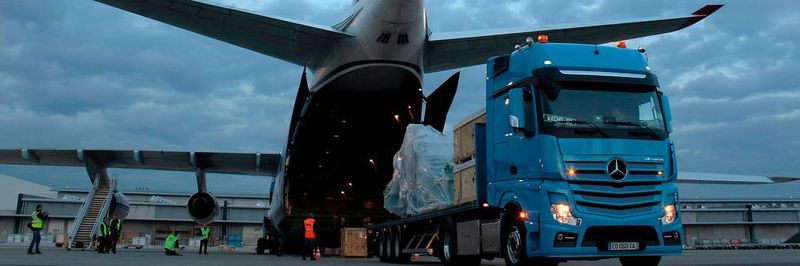 Auch der Maschinenbau sowie die Öl- und Gasindustrie verlassen sich regelmäßig auf die weltweite Transportdienstleistung von Air Charter Service.