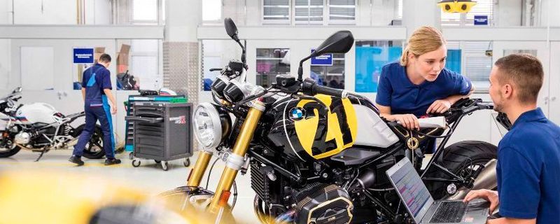 Bis zum 30.9.2018 kann man sich bei BMW in Berlin für eine Ausbildung bewerben.