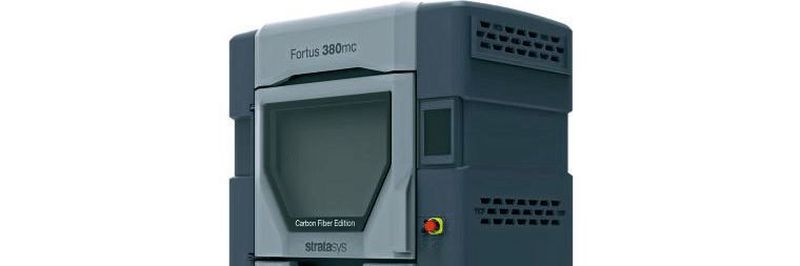 Der Fortus 380 MC CFE von Stratasys druckt karbonfaserverstärktes Nylon12.