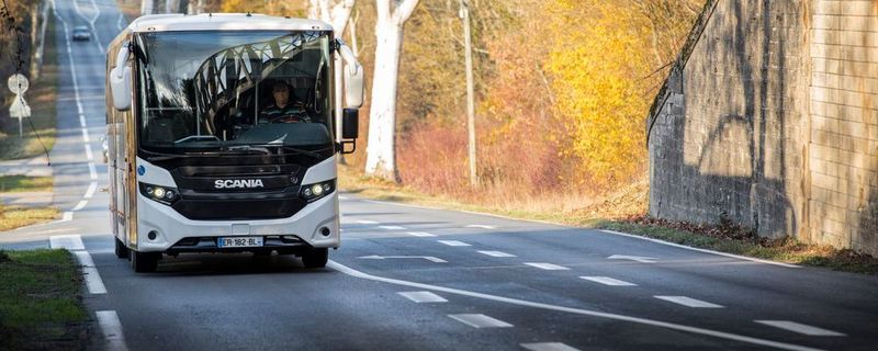 Zwischen Bordeaux und Blaye fährt der speziell angepasste Scania-Dieselbus Interlink LD Euro 6 mit dem Sprit ED95.