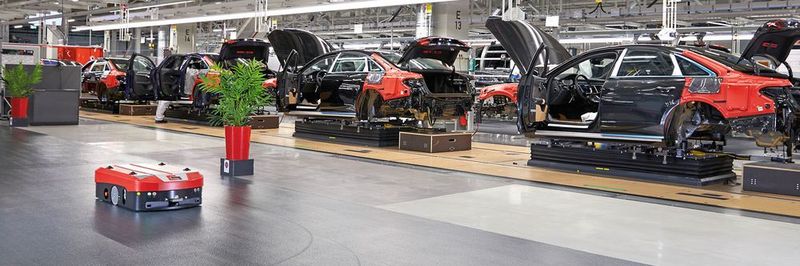 Aus der Produktion des Audi A8 am Standort Neckarsulm sind die FTF von Grenzebach nicht mehr wegzudenken. Sie steigern die Effizienz des Materialflusses und sorgen stets dafür, dass die richtigen Güter zum richtigen Zeitpunkt am richtigen Ort sind.
