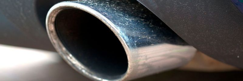 Abgase vermeiden – das könnte mit einem synthetischen Kraftstoff gelingen, an dem zur Zeit die TU München forscht.