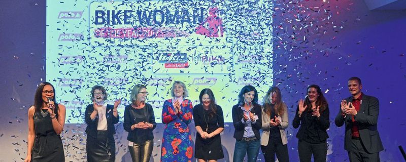 „One moment in time“: Live-Performance durch Ursula C. James bei der Siegerfeier für die Bike Woman of the year 2017.