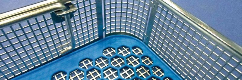Im Rahmen der kundenspezifischen Individualisierung seiner Kleinteile-Waschkörbe bietet LK Mechanik auch Edelstahl-Behälter mit abgerundeten Ecken, innenliegende Fallgriffen und gratfreien Kanten an.