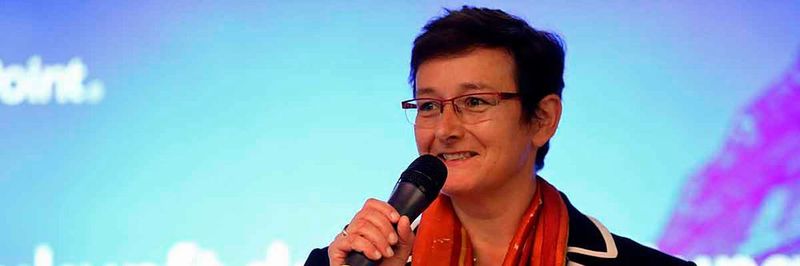Die Juryvorsitzende Prof. Dr. Maria A. Wimmer bei der Bekanntgabe des Gewinners des Publikumspreises