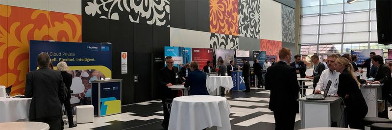 In der Ausstellungshalle auf der Cloud 2018 Technology & Services Conference in Bonn war genug Zeit und Raum für vertiefende Gespräche.