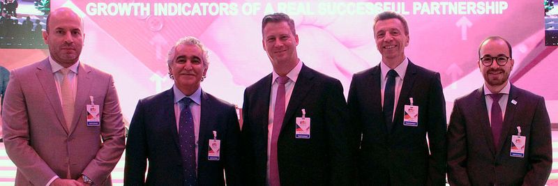 Sie haben den Deal perfekt gemacht: v.l. Antonio Roquim Neto (Managing Director NBK International), H.E. Scheich Nawaf Al Thani (Chairman der NBK-Gruppe), Marco Ehrhardt (geschäftsführender Gesellschafter der Ehrhardt + Partner Gruppe), Jörg Fröhlich (Gesellschafter der Ehrhardt + Partner Gruppe) und Marcel Wilhelms (Geschäftsführer der Ehrhardt + Partner Consulting (EPC)).