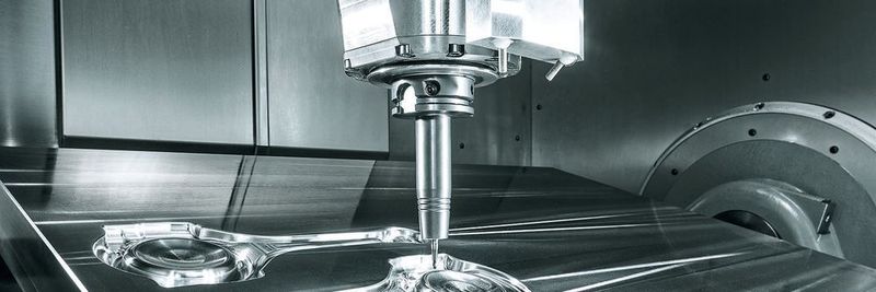 Innenansicht der C 650 aus der Performance-Line Baureihe: Bearbeitung eines Pleuel.