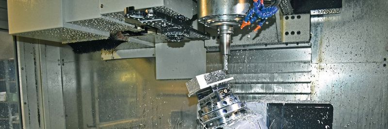 Ohne den pL-Lehmann-Drehtisch zu deinstallieren, kann die Maschine mit bis zu zehn Schraubstöcken bestückt werden.