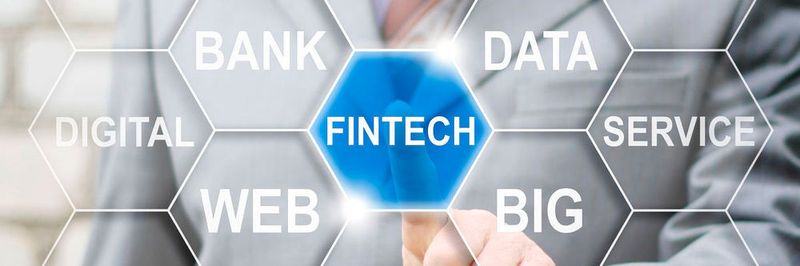 Wollen Banken ihre gewachsenen Silos mithilfe individueller Lösungen miteinander verknüpfen, kostet das viel Zeit und Geld.
