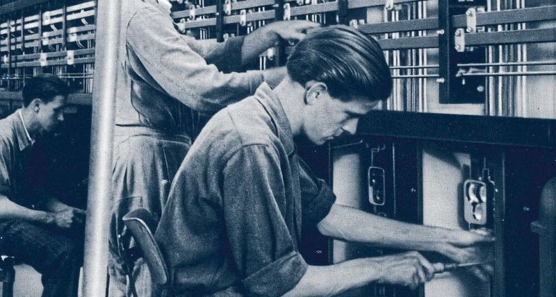 Die Fabrik von gestern: So fertigte Klöckner-Moeller um 1950 Großverteiler. Deren Sammelschienen waren für einen Strom bis 1000 A ausgelegt.