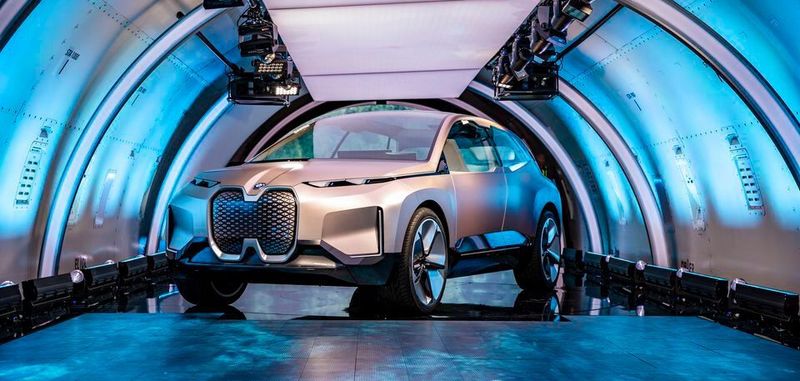 Der iNext wird autonom auf Level 4 unterwegs sein können. Ob die Technik schon in drei Jahren einsetzbar sein wird, wissen auch die BMW-Ingenieure nicht. Denn noch fehlt in vielen Ländern die gesetzliche Grundlage.